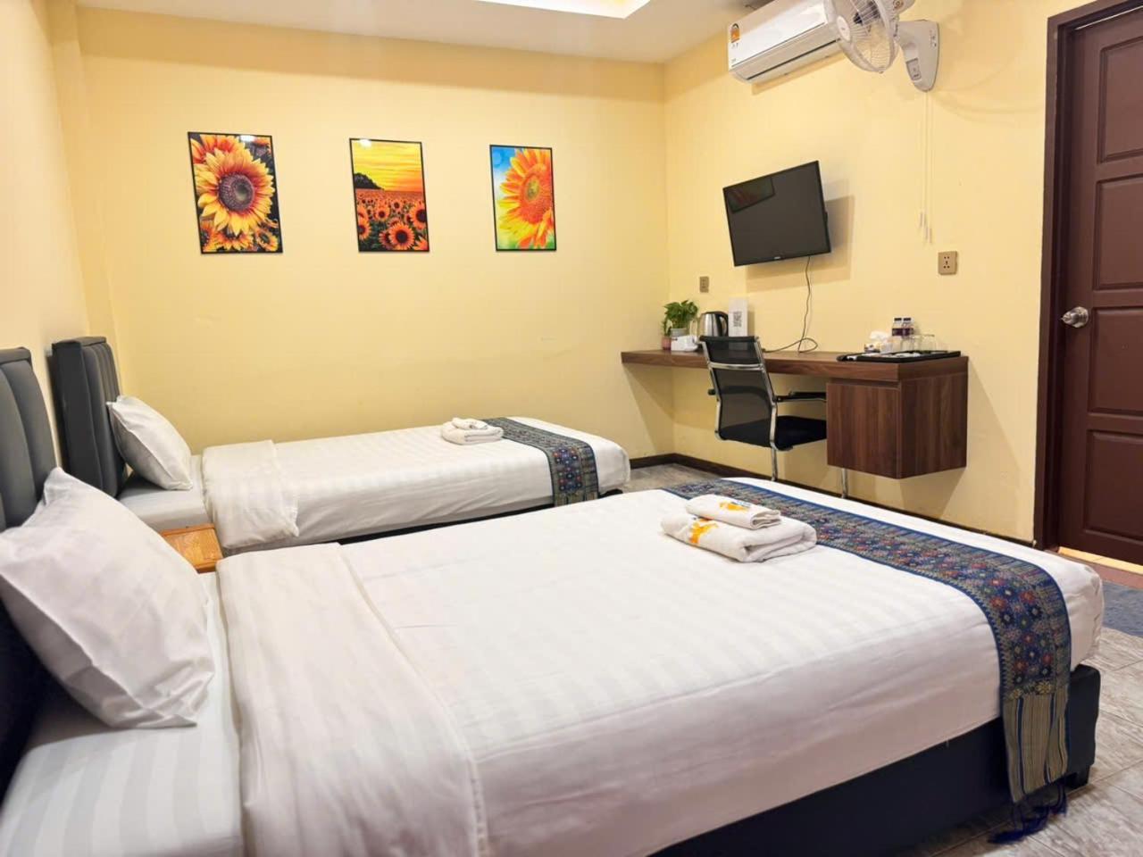 Yula Hotel Thatluang Vientiane Luaran gambar