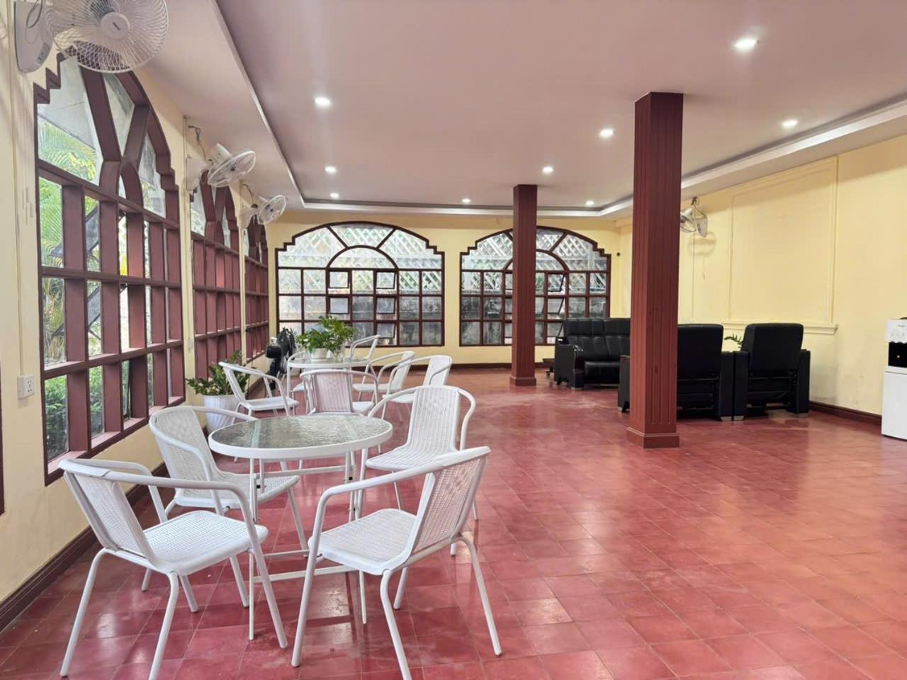 Yula Hotel Thatluang Vientiane Luaran gambar